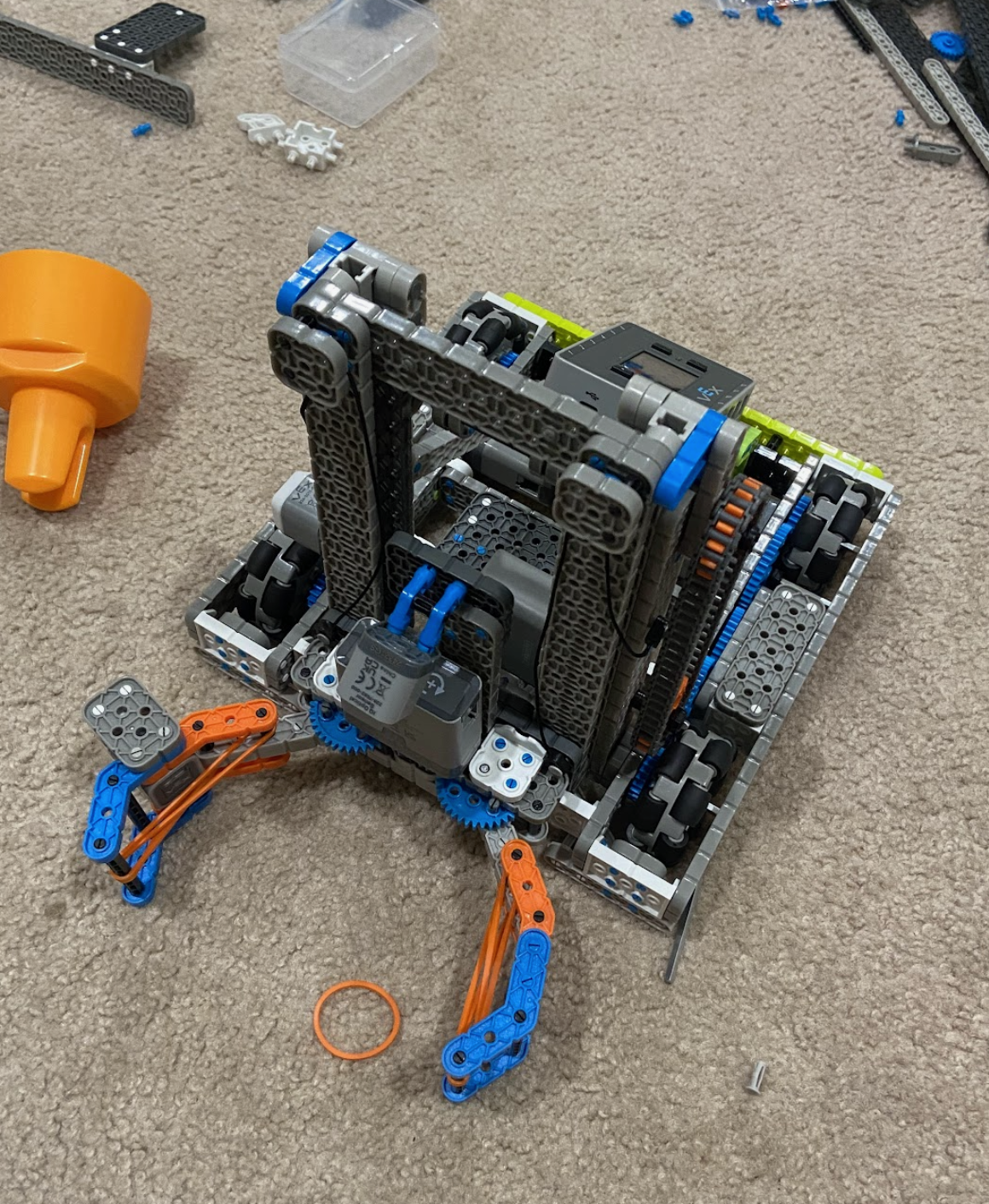 Top view of VEX IQ robot build used during robotics mentoring